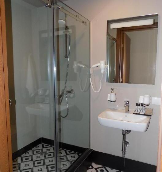 اتاق اکونومی, Garden Palace