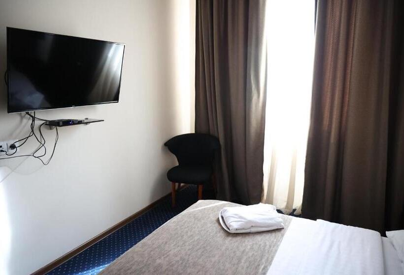 اتاق اکونومی, Garden Palace