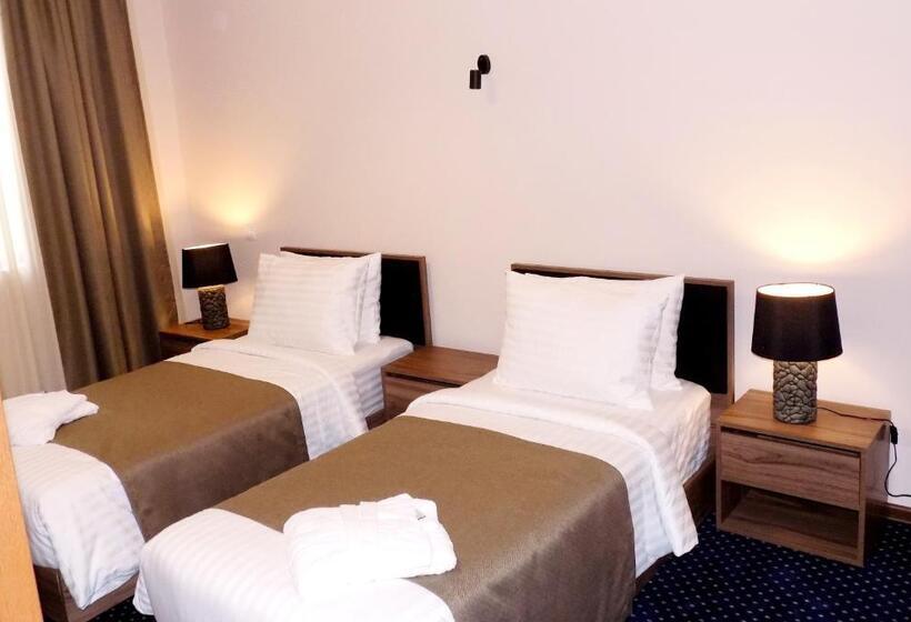 سوییت خانوادگی, Garden Palace