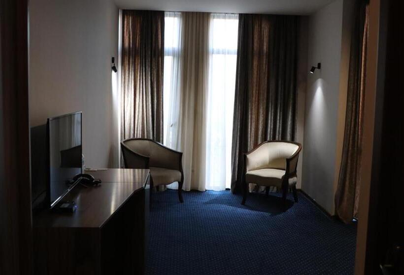 استودیو استاندارد با بالکن, Garden Palace