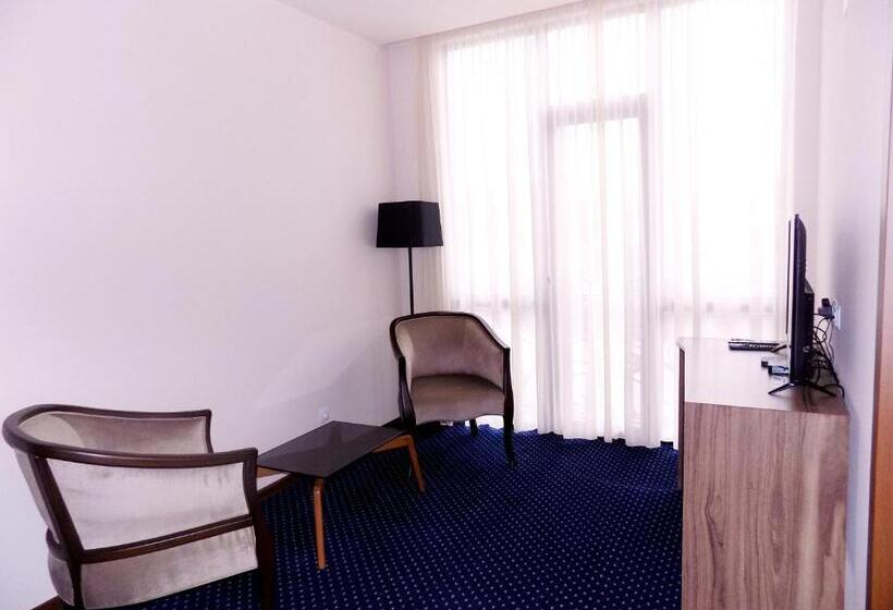 سوئیت جونیور با چشم‌انداز باغ, Garden Palace