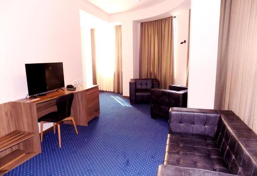 سوییت خانوادگی, Garden Palace