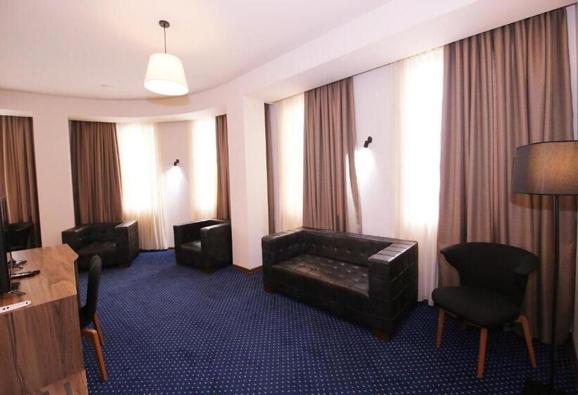 سوییت خانوادگی, Garden Palace