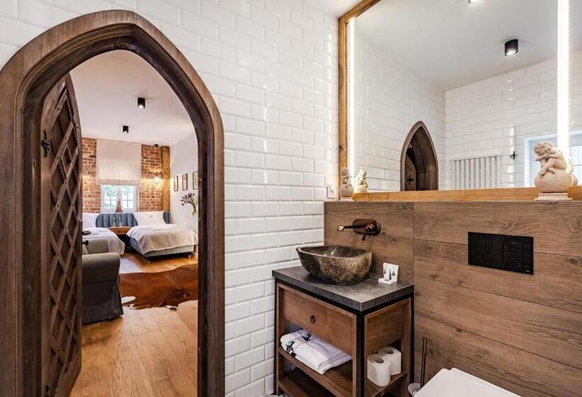 חדר סטנדרט, Gotyk House