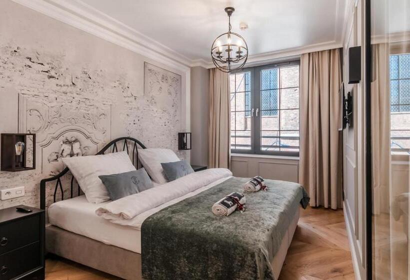 חדר דלוקס, Gotyk House