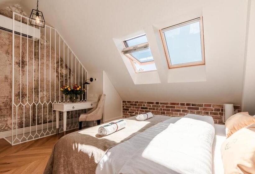 סוויטה דלוקס, Gotyk House