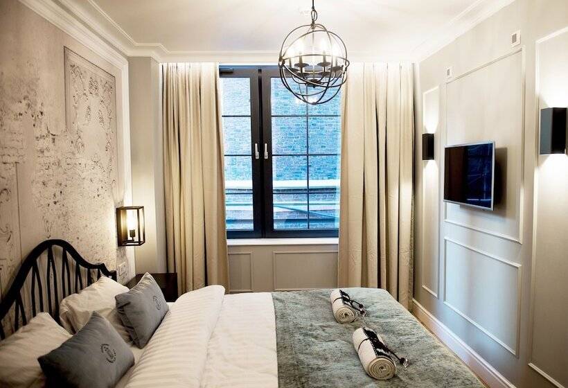 חדר דלוקס, Gotyk House