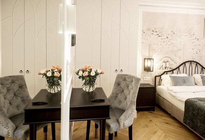 חדר דלוקס, Gotyk House