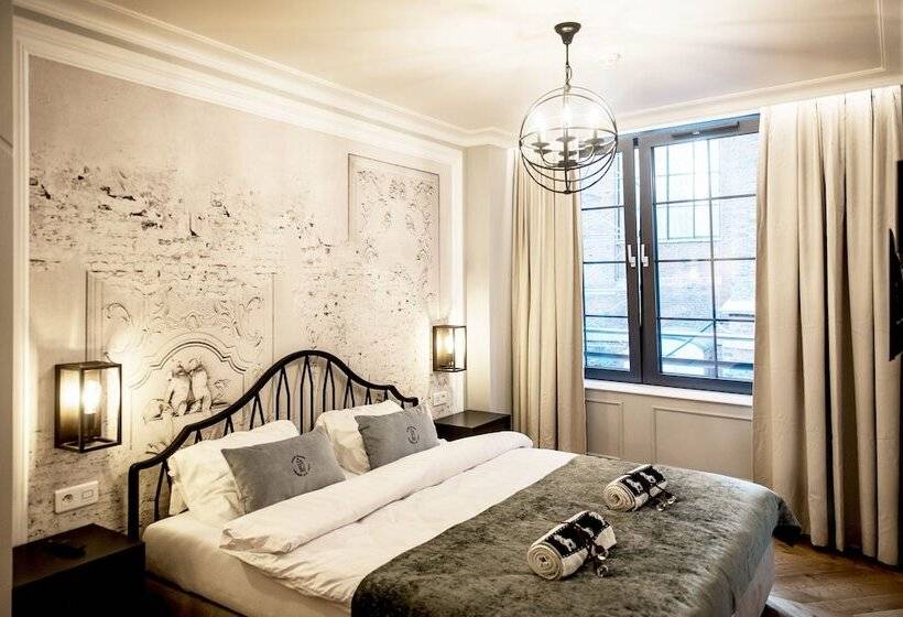 חדר דלוקס, Gotyk House