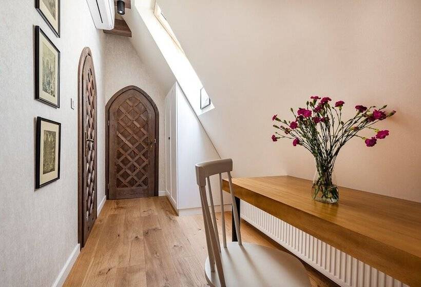 חדר סטנדרט, Gotyk House