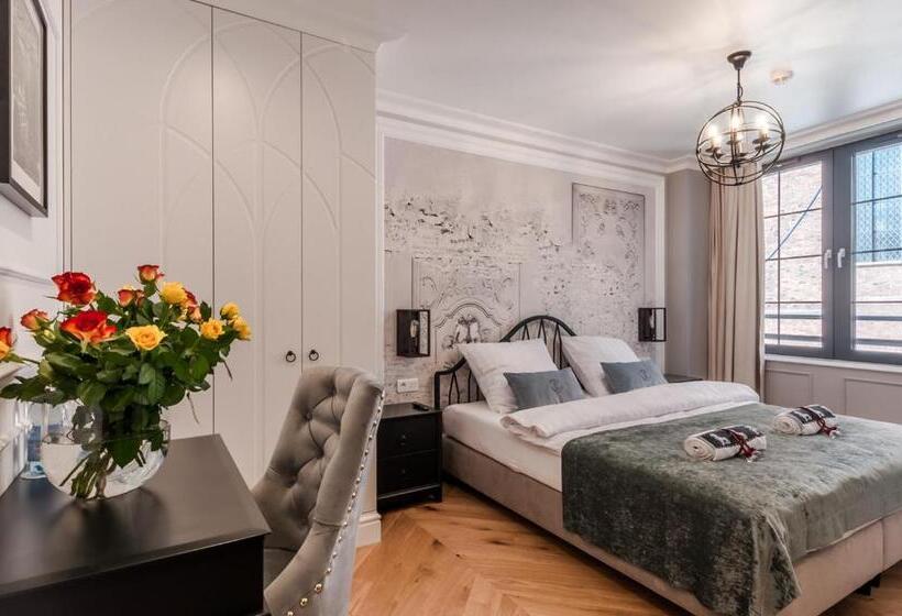 חדר דלוקס, Gotyk House