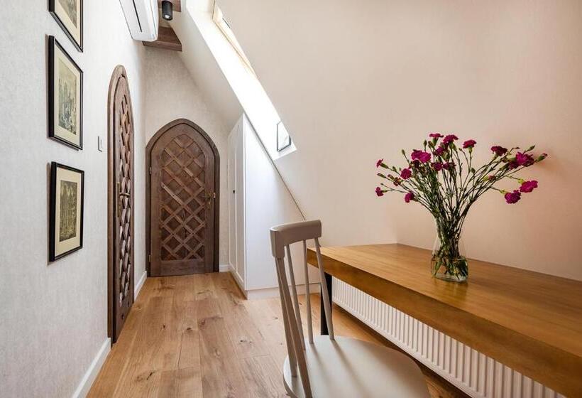 חדר סטנדרט, Gotyk House