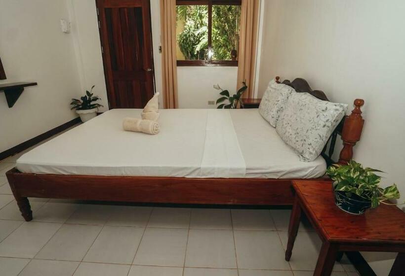 اتاق استاندارد با تخت بزرگ, Point 303 Resort