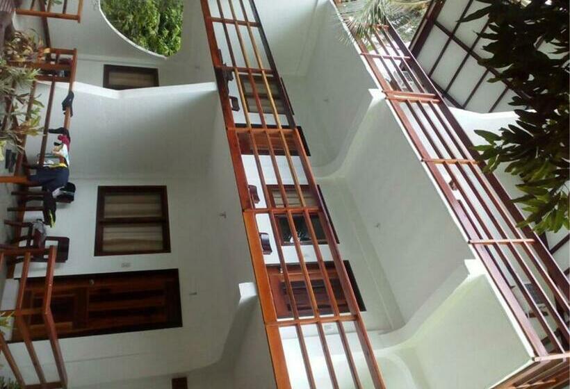 اتاق خانوادگی, Point 303 Resort