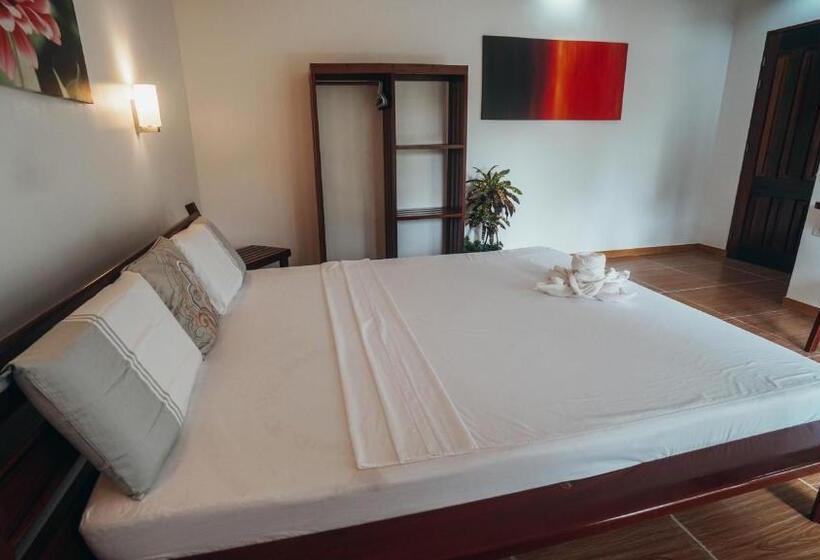 اتاق لوکس, Point 303 Resort