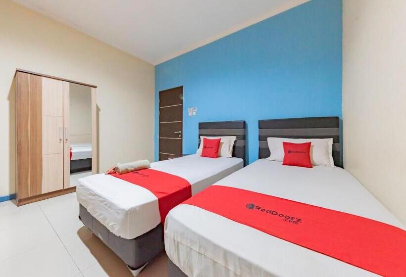 Номер Deluxe, Reddoorz Syariah @ Pangeran Suryanata Samarinda