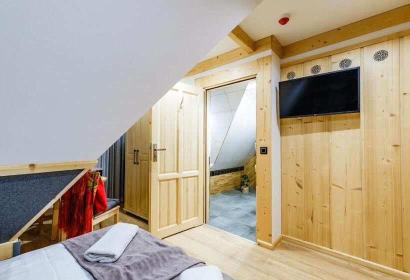 Habitaci�n Est�ndar Abuhardillada, Willa U Gałów