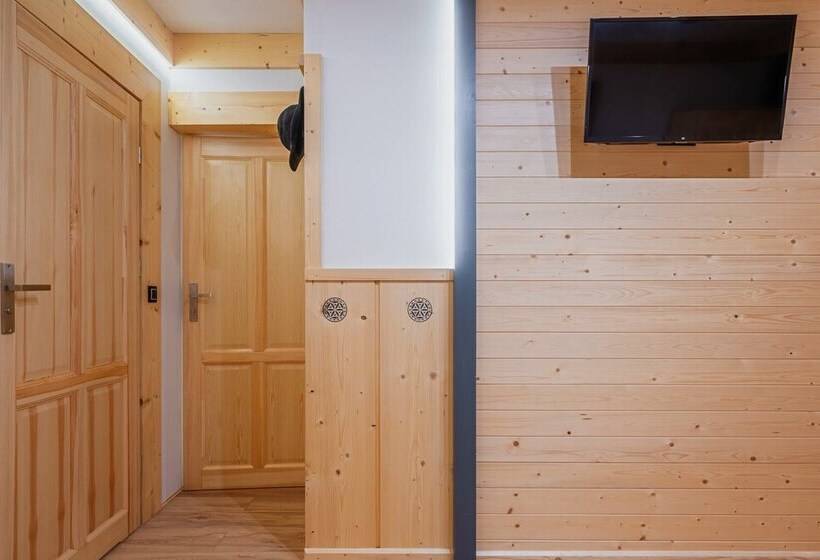 اتاق لوکس سه تخته, Willa U Gałów