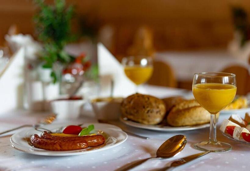 اتاق لوکس چهار تخته, Willa U Gałów