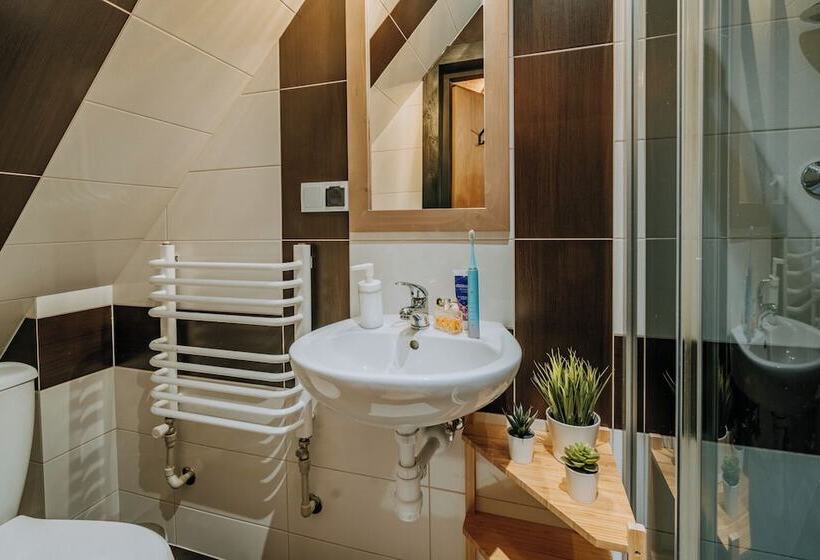 اتاق استاندارد سه نفره, Willa U Gałów