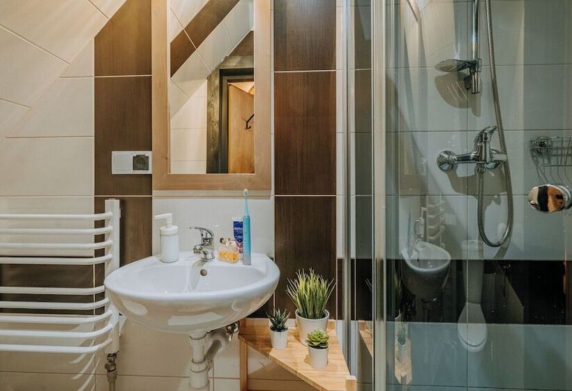 اتاق استاندارد سه نفره, Willa U Gałów