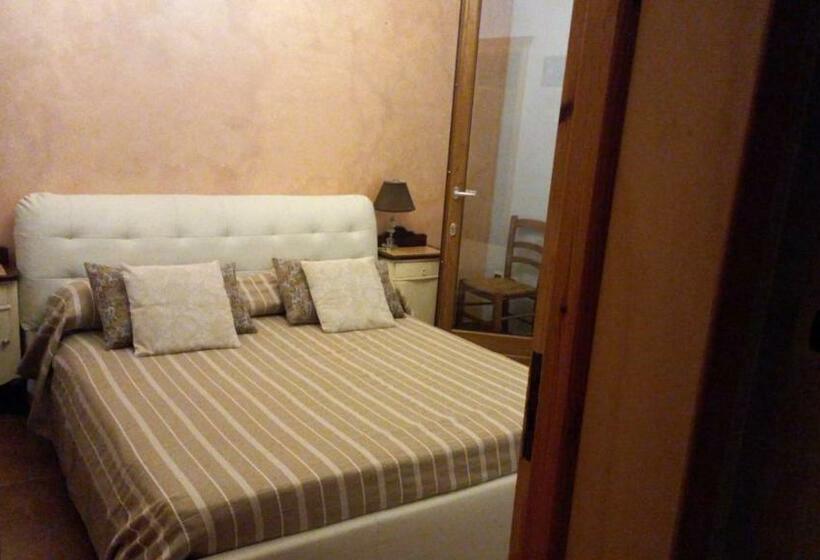 اتاق استاندارد با چشم‌انداز باغ, B&b Ulivi D'argento