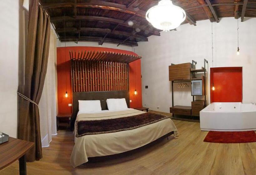 سوئیت با وان آب گرم, Duomo Luxury Suites