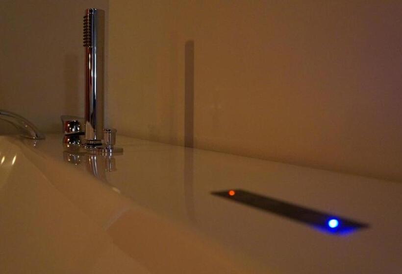 سوئیت با وان آب گرم, Duomo Luxury Suites