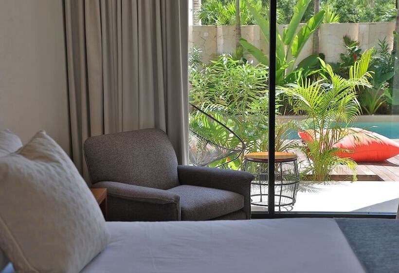 Standard Szoba King Size Bed, The Strabon Tulum