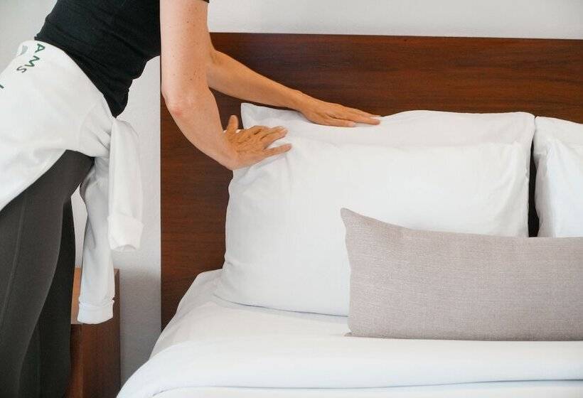 Standard Szoba King Size Bed, The Strabon Tulum