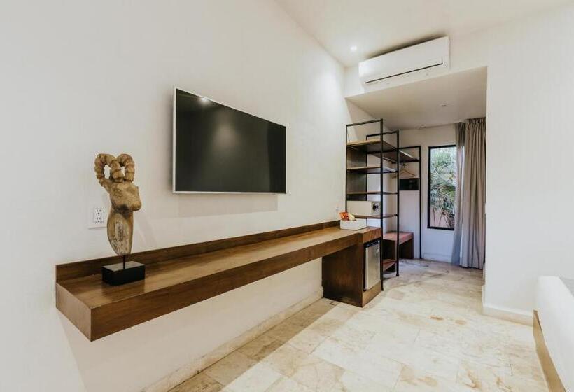 Standard Szoba King Size Bed, The Strabon Tulum