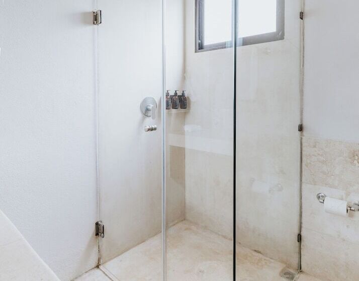 Standard Szoba King Size Bed, The Strabon Tulum