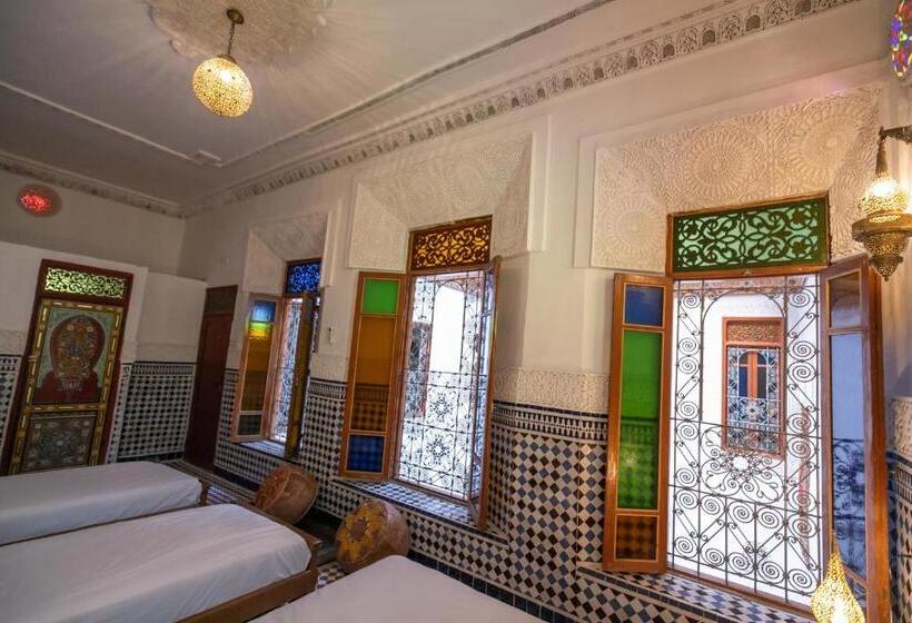 四人标准间, Dar Elinor