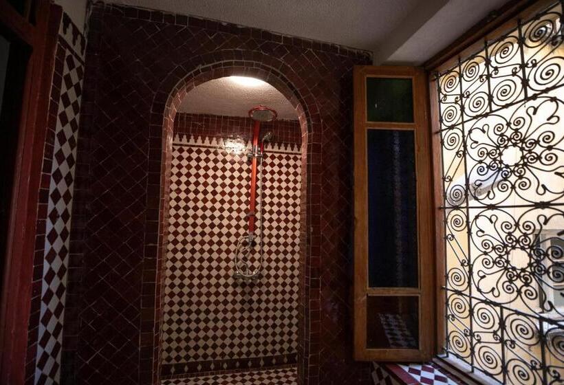 四人标准间, Dar Elinor