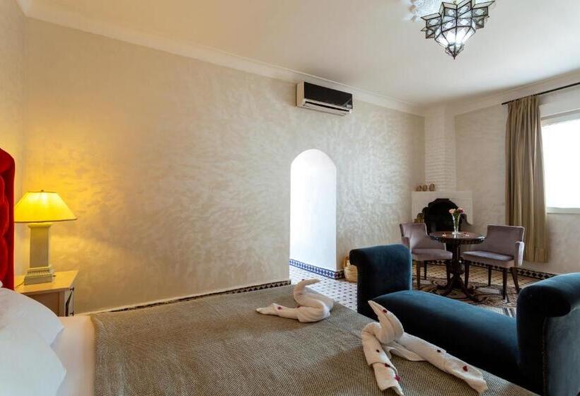 سوییت جونیور, Villa Ayche