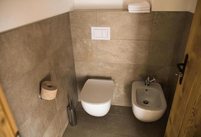 اتاق خانوادگی با چشمانداز کوه, Al Solìf