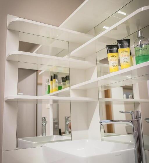 اتاق استاندارد چهارنفره با بالکن, Villa Nena