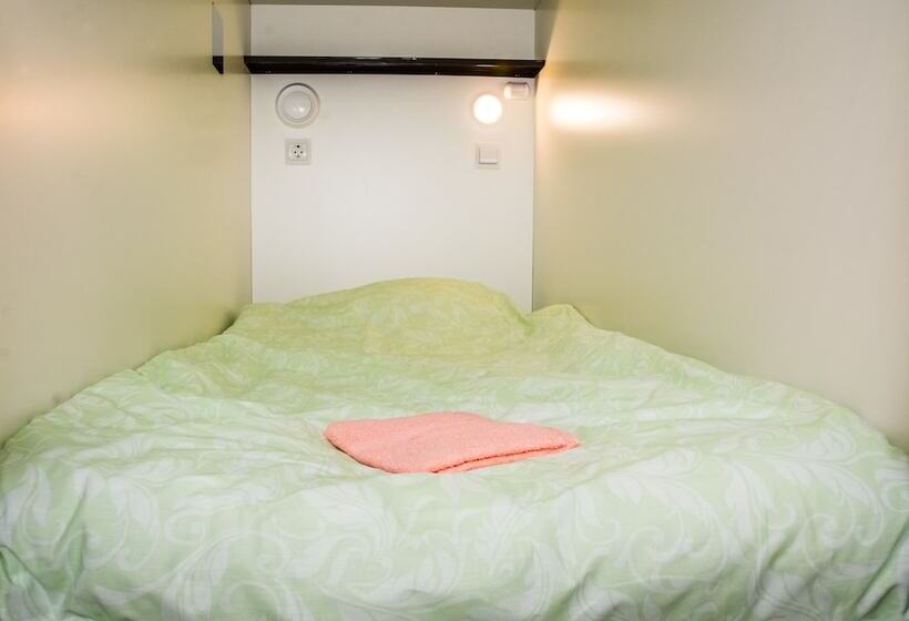 تختخواب در اتاق مشترک, Hostel Pastila