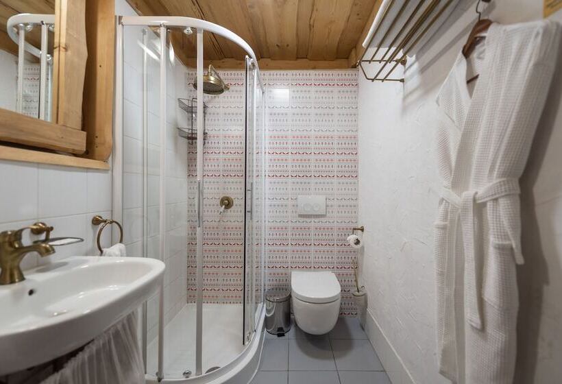 اتاق استاندارد, Ethnocomplex Bobrovaya Dolina