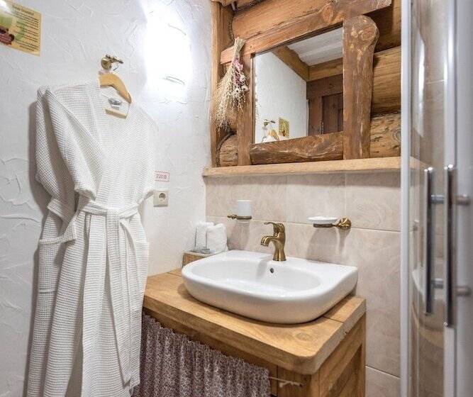 اتاق استاندارد, Ethnocomplex Bobrovaya Dolina