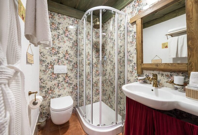 اتاق استاندارد, Ethnocomplex Bobrovaya Dolina