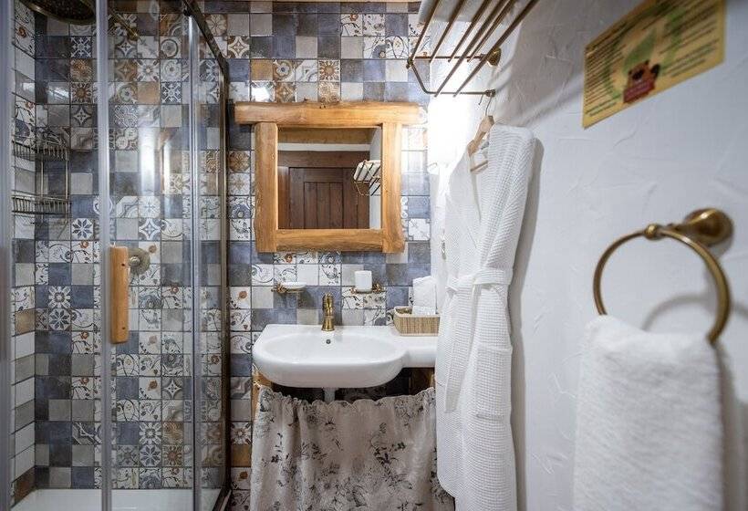 اتاق استاندارد, Ethnocomplex Bobrovaya Dolina