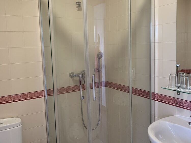 غرفة عائلية, Casa Do Peso