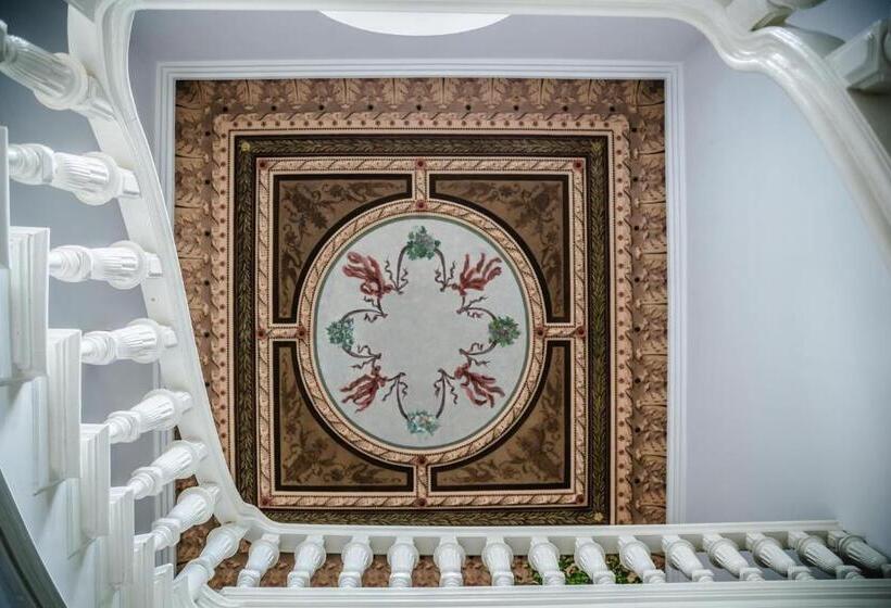 غرفة قياسية سرير كينج, Matejki 8