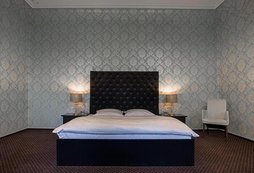 جناح سرير كينج, Matejki 8