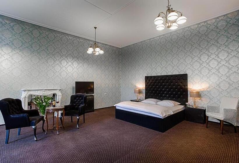 جناح سرير كينج, Matejki 8