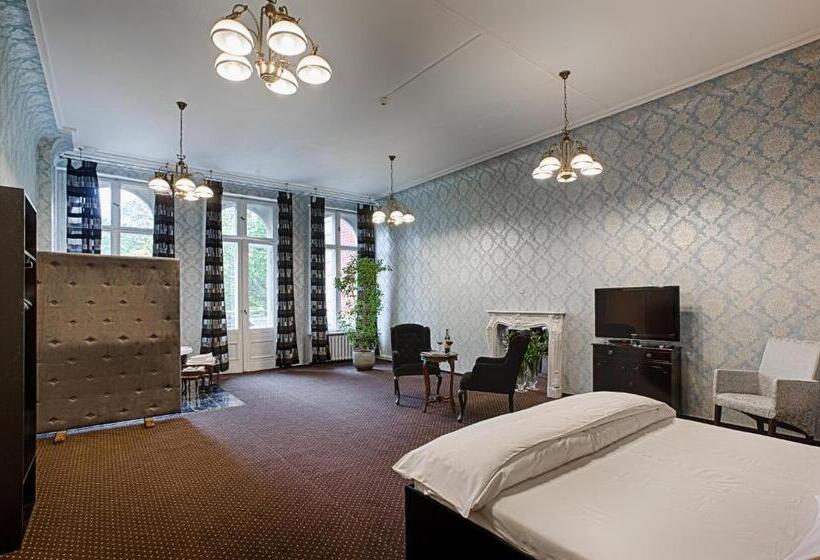 جناح سرير كينج, Matejki 8