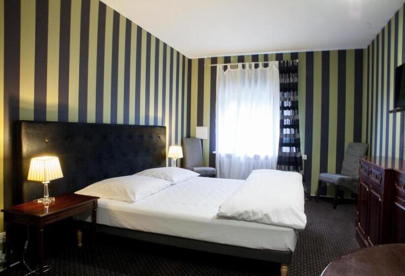 غرفة قياسية, Matejki 8