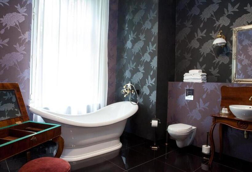 جناح ديلوكس سرير كينج, Matejki 8