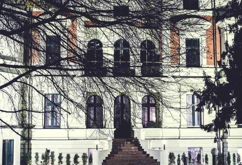 غرفة قياسية سرير كينج, Matejki 8